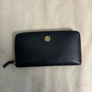✨ Tory Burch Black Pebbled Leather Zip Around Wallet Gold Logo Luxury Classic ✨